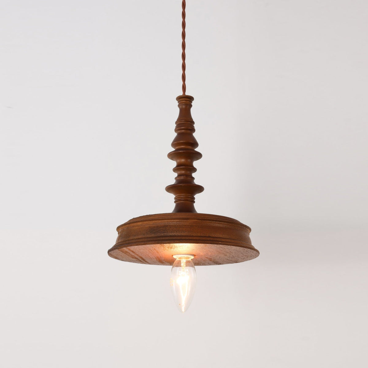 Teriinise hanglamp van walnoothout