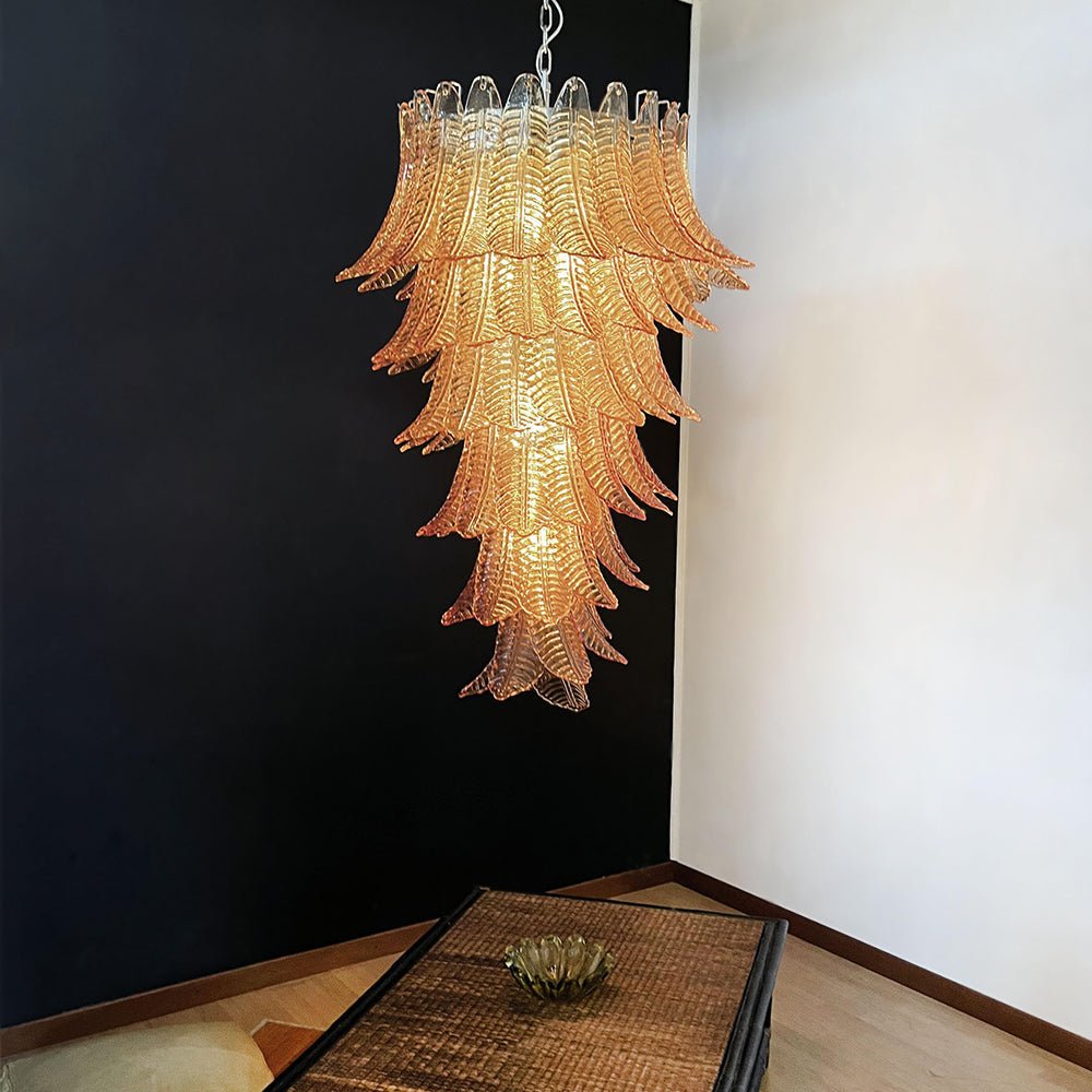 Celielle kroonluchter van amberkleurig glas met bladeren, gelaagd statement kunstwerk