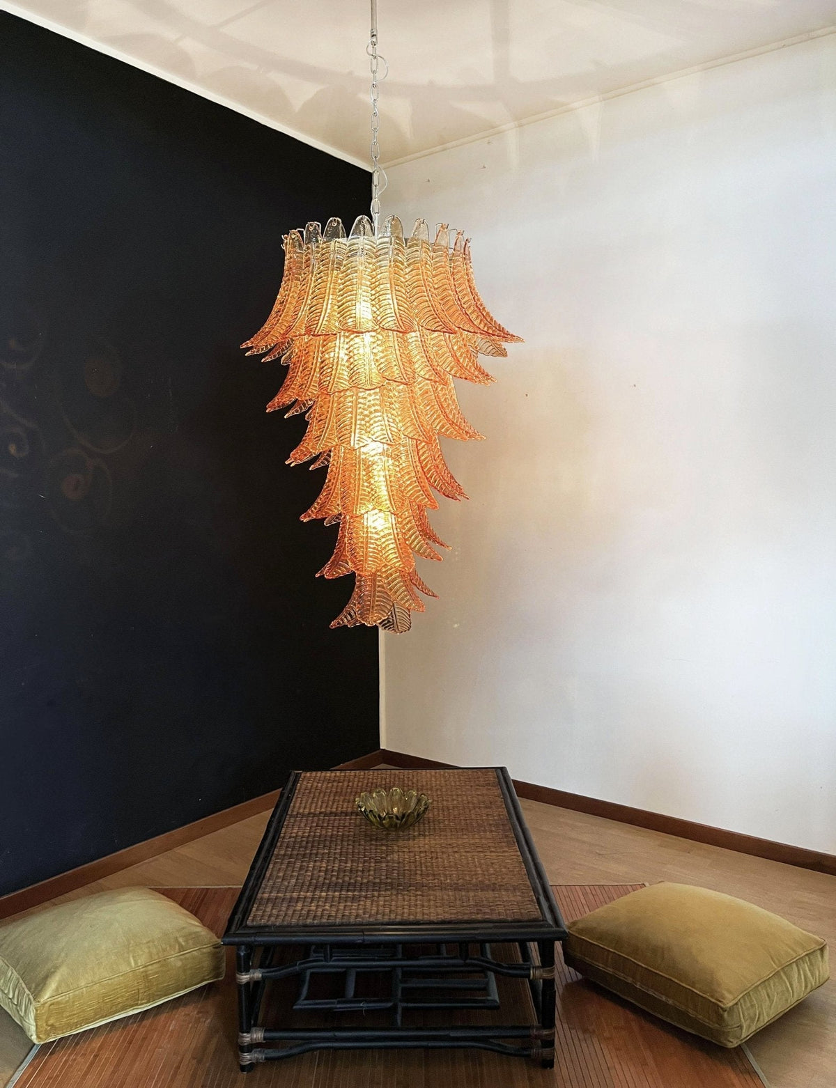 Celielle kroonluchter van amberkleurig glas met bladeren, gelaagd statement kunstwerk