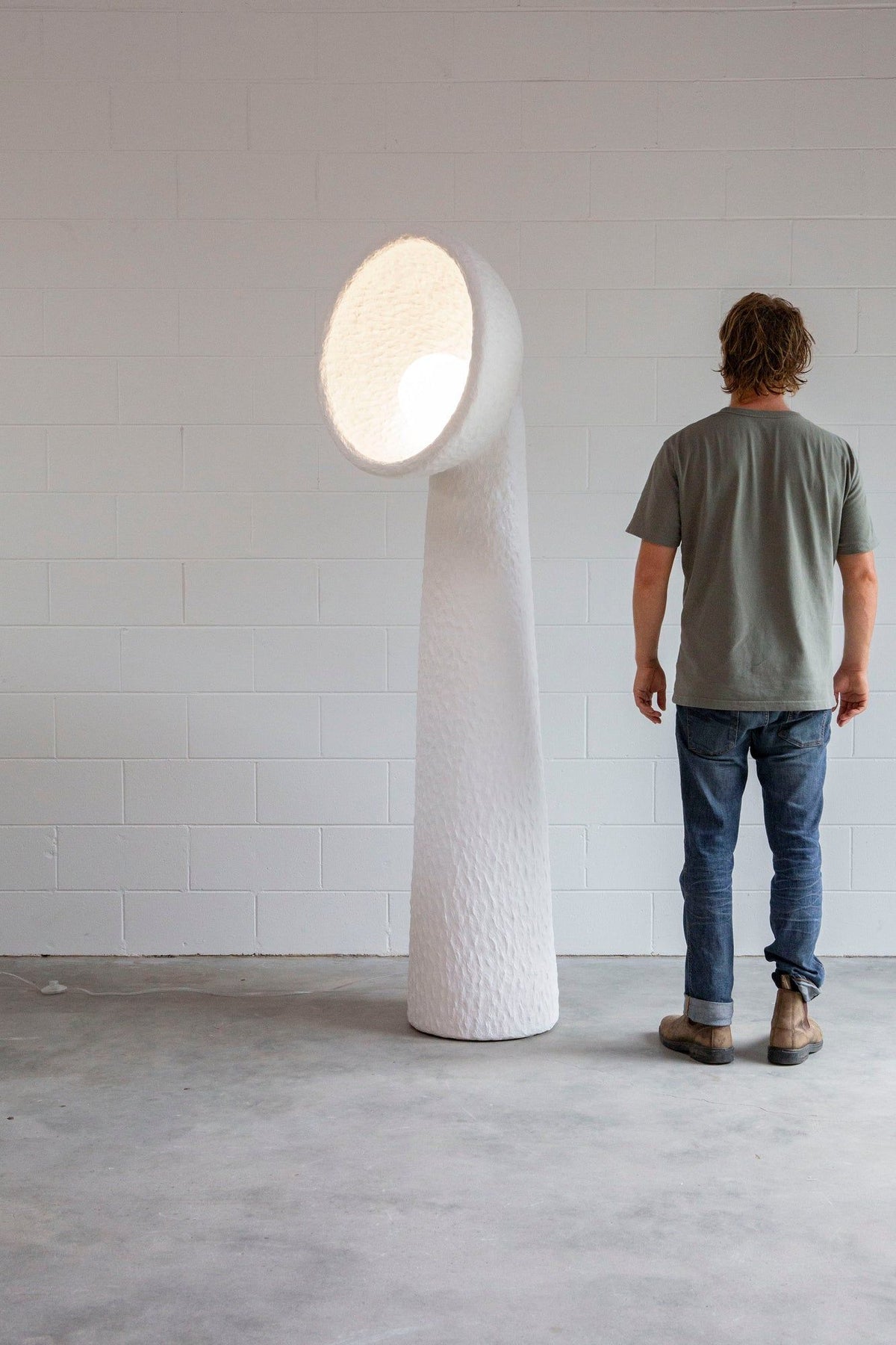 Ernionis Textured keramische vloerlamp