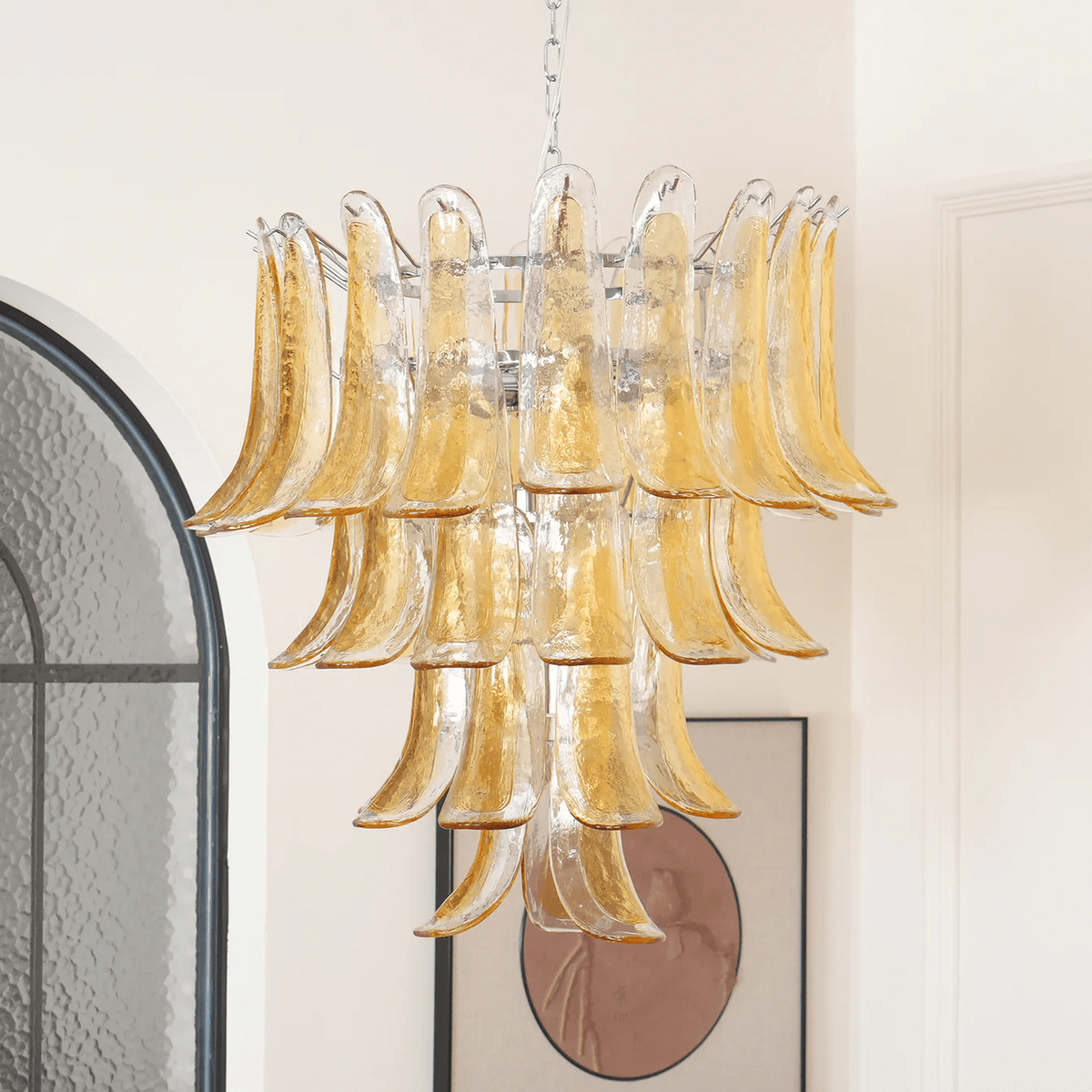 Liorisissa kroonluchter met gelaagde Murano-glasbloemblaadjes in amberkleur