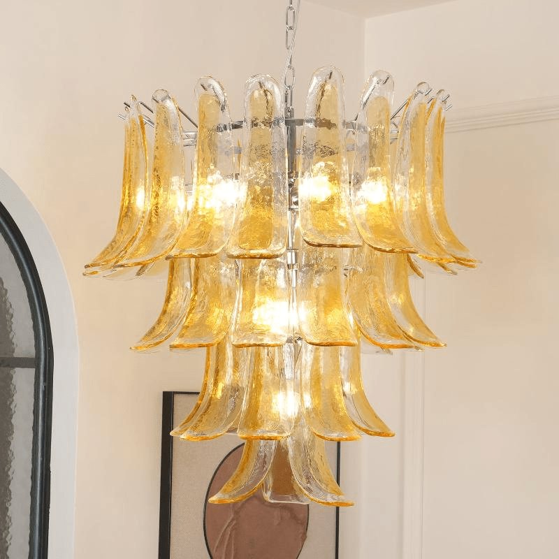 Liorisissa kroonluchter met gelaagde Murano-glasbloemblaadjes in amberkleur