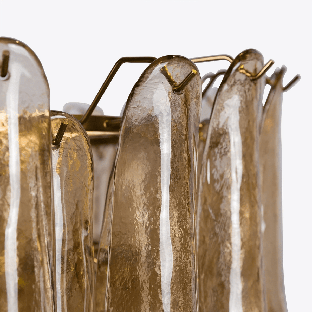Lykne kroonluchter van met amberkleurige Murano-glas bloemblaadjes in mid-century stijl
