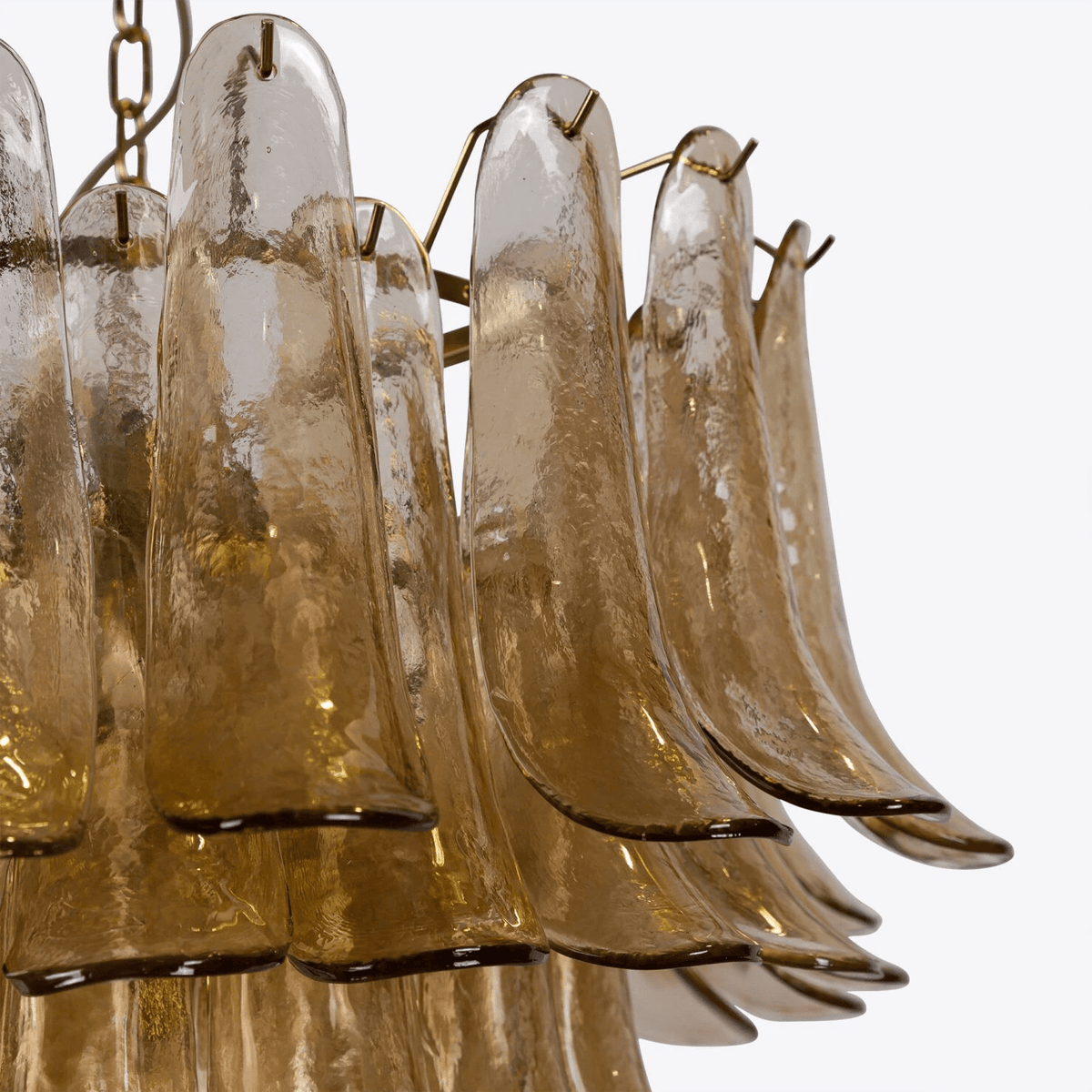 Lykne kroonluchter van met amberkleurige Murano-glas bloemblaadjes in mid-century stijl