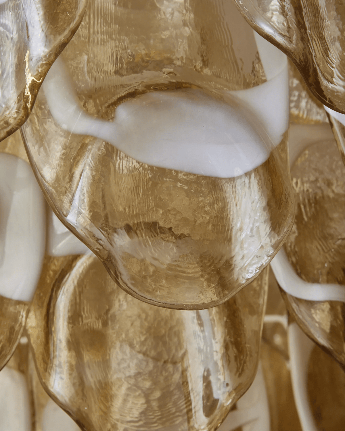 Celuora kroonluchter met gelaagde amberkleurige Murano-glas ovaalvormige druppels