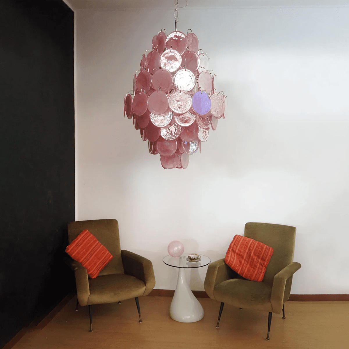 Eirarine kroonluchter met handgemaakte roze Murano-glasplaten