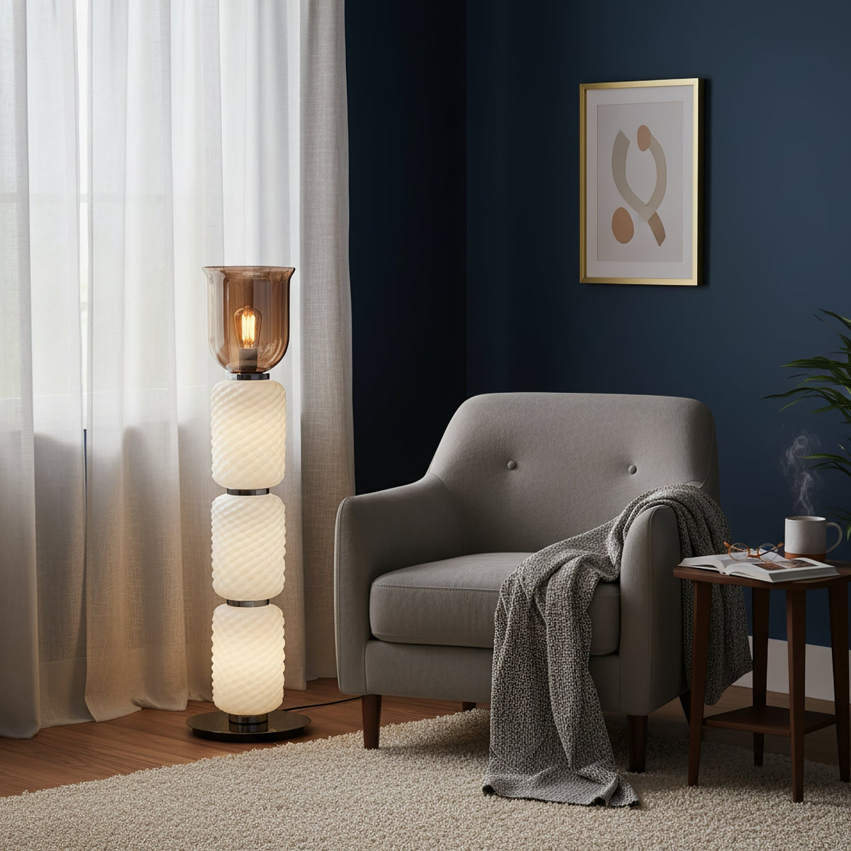 Valdorne vloerlamp met textuur en lagen van glas