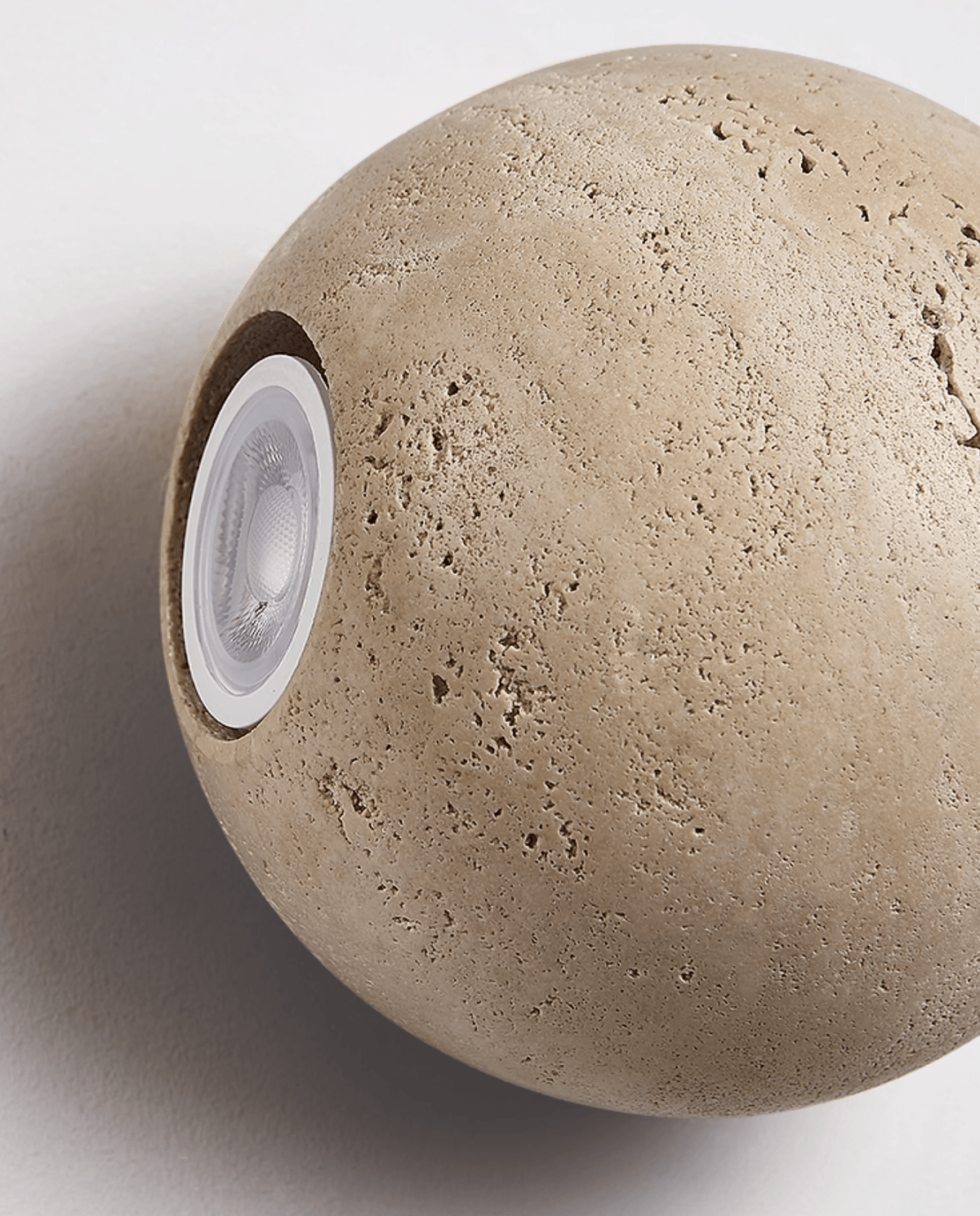 Travian travertin bollen wandlamp