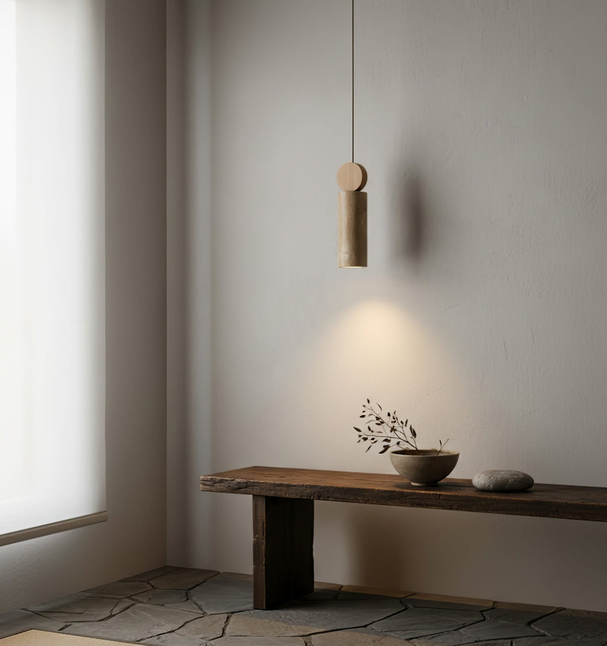 Ashton hanglamp met cilindervormige kap van geel travertin en houten schijf