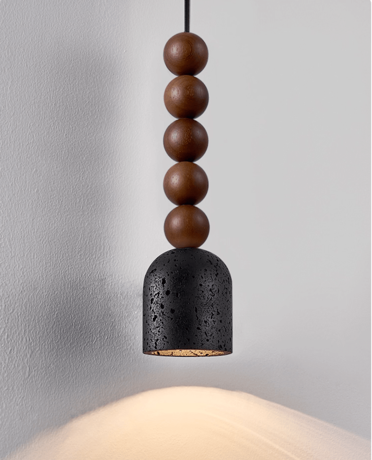 Tavirine hanglamp met houten kralen en travertin