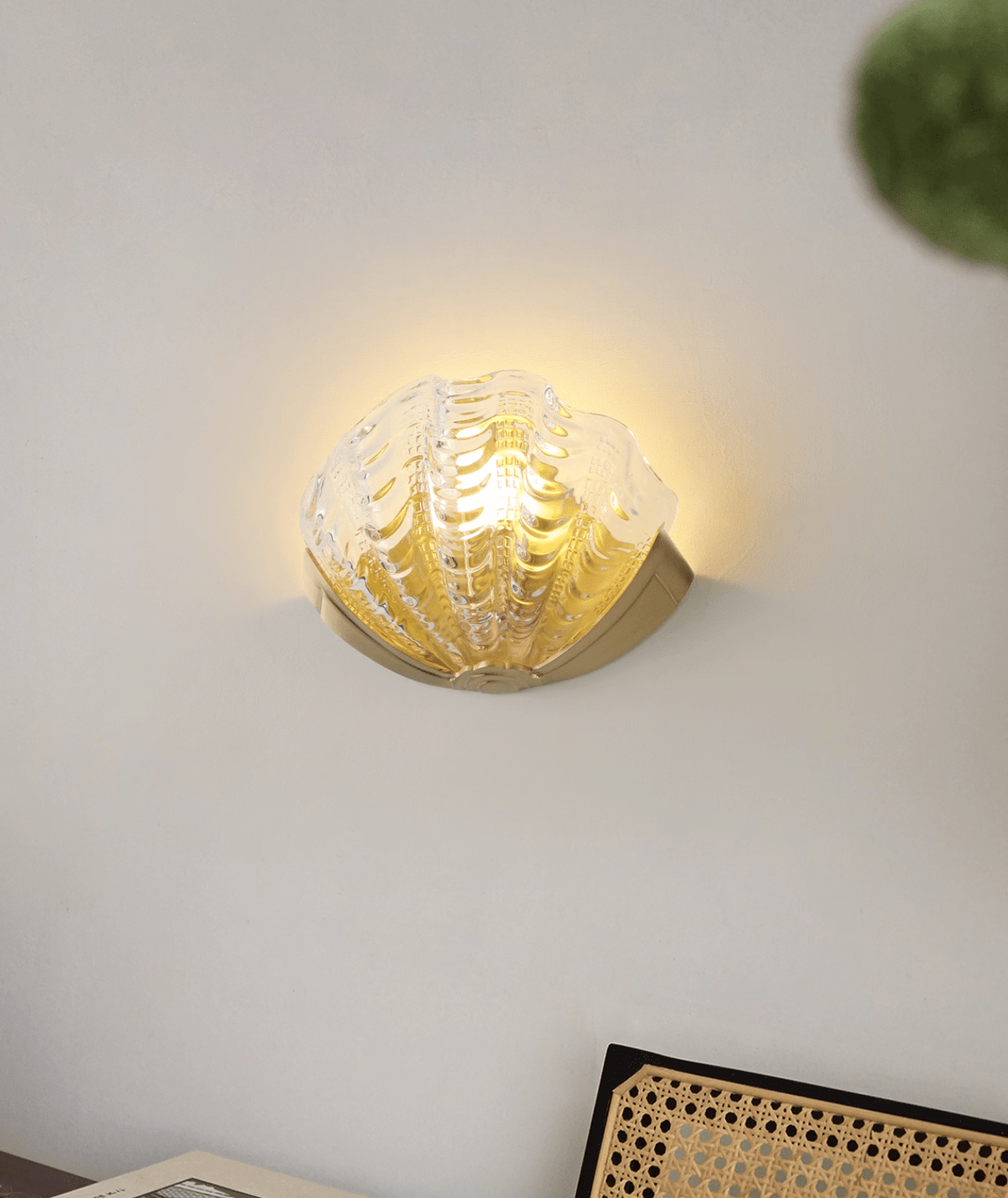 Nico Art Deco wandlamp met scallop-ontwerp in matglas