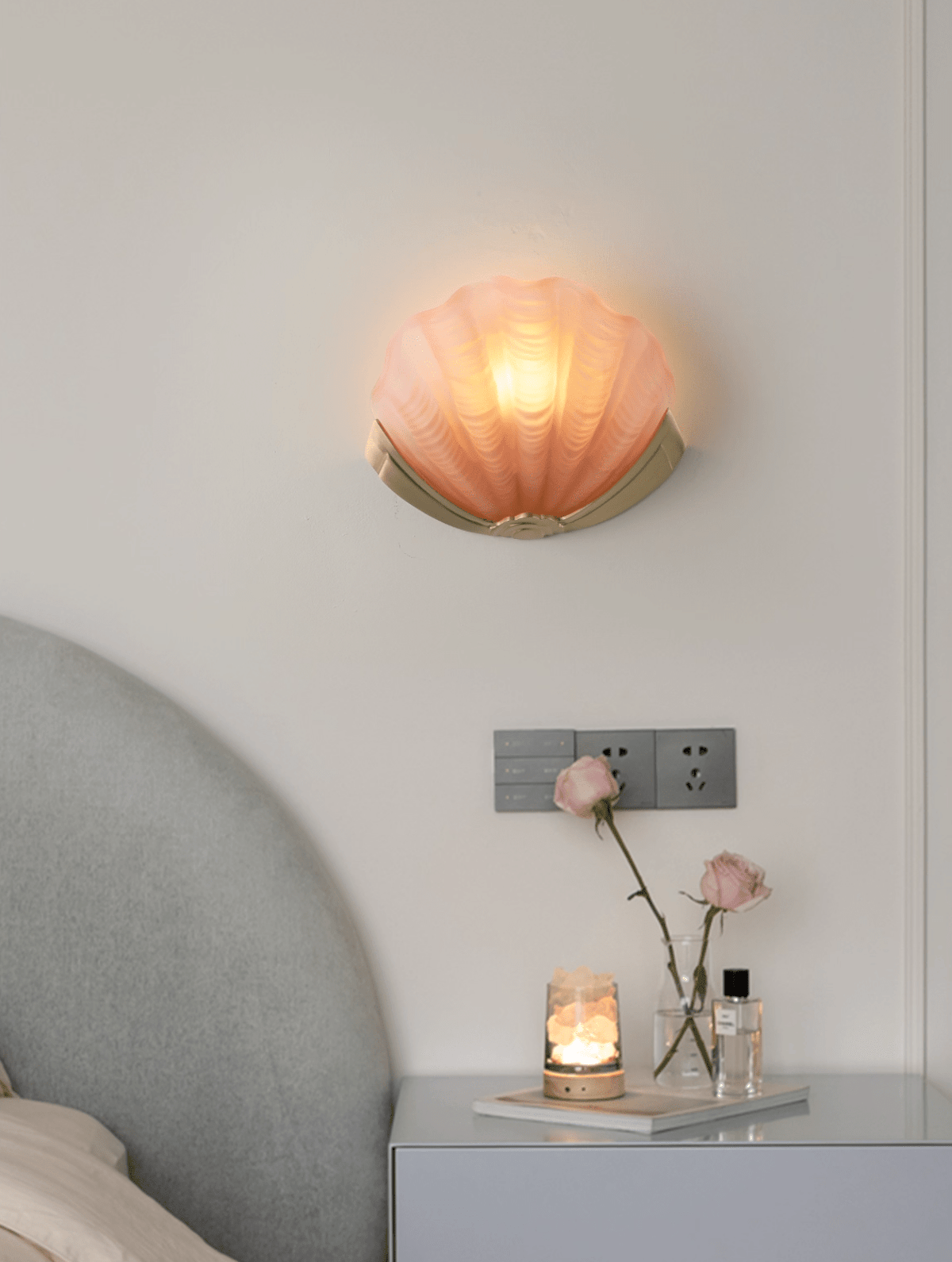 Nico Art Deco wandlamp met scallop-ontwerp in matglas