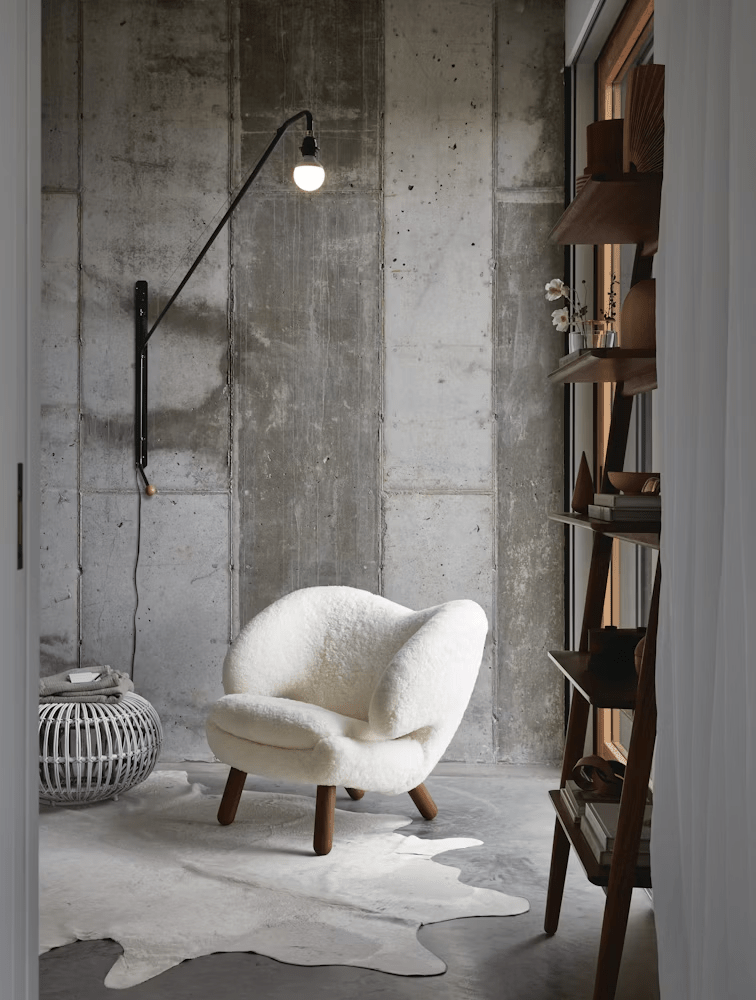 Zwarte wandlamp met lange arm