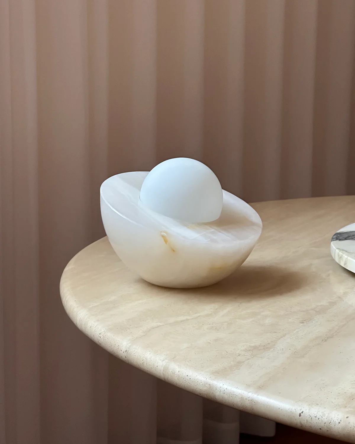 Fryle Jade minimalistisch Halo tafellamp