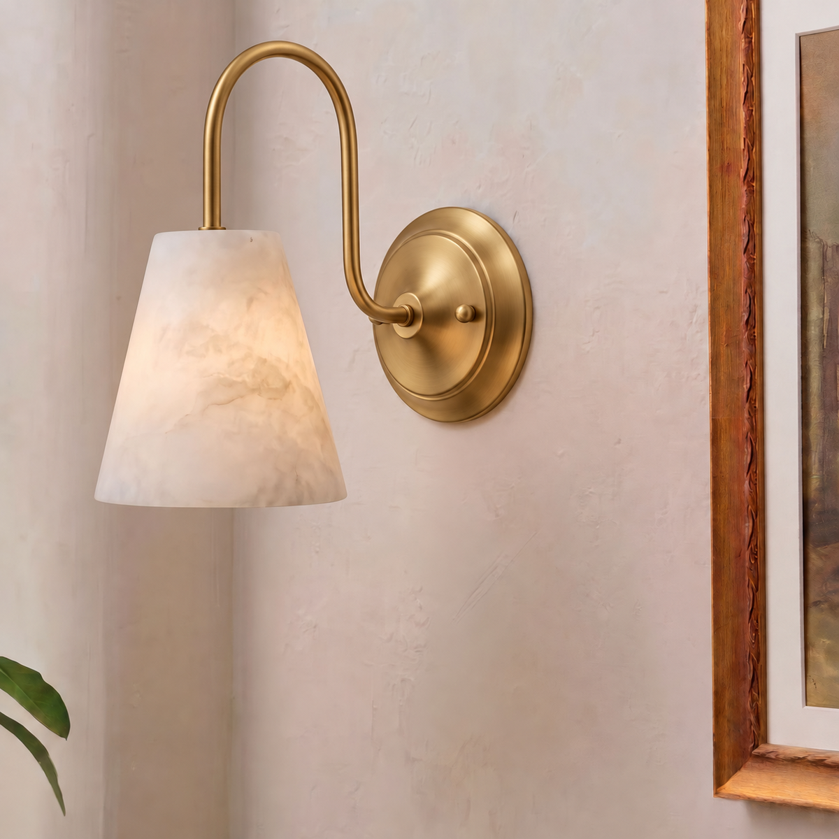 Yelmont albast wandlamp