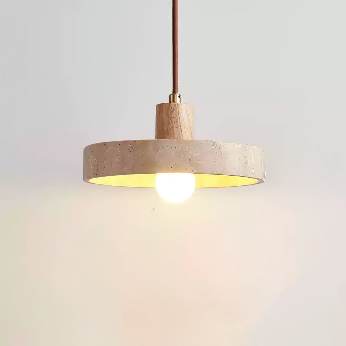 Evvynor hanglamp met travertinring en walnoothout