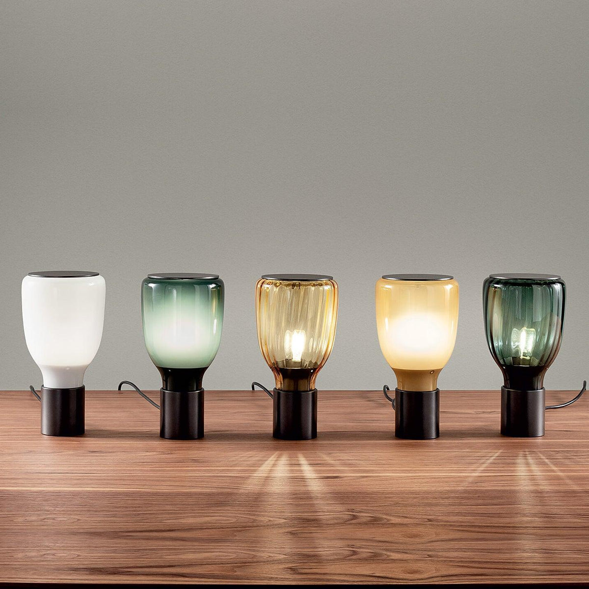 Vathayra tafellamp met groen glas