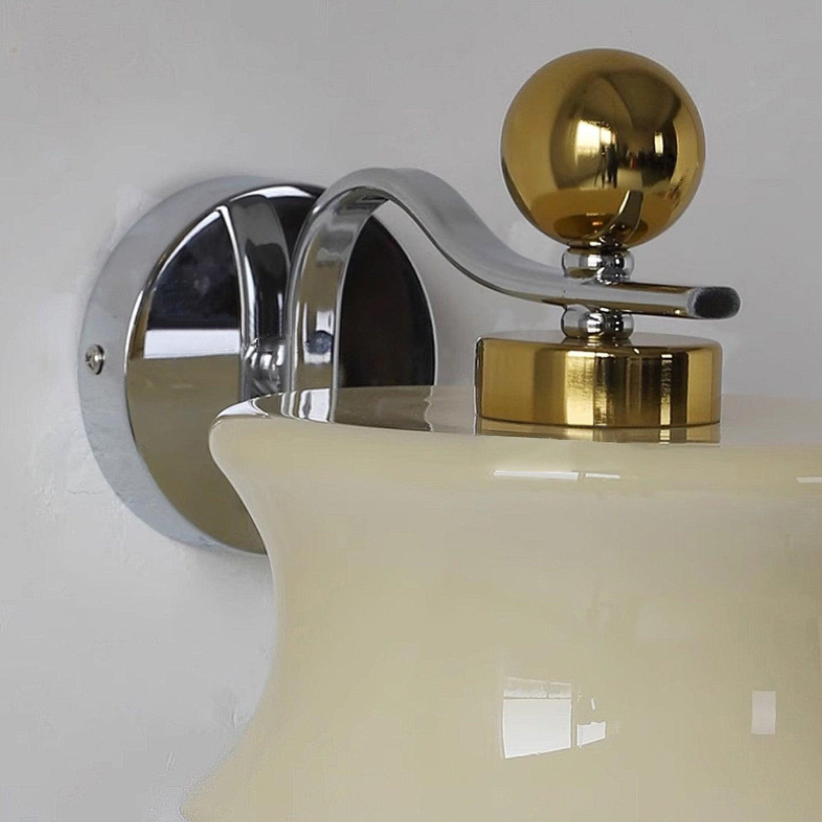 Blux Noordse kunst wandlamp met glazen kap
