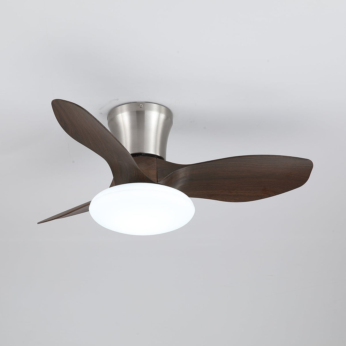 Velora Moderne plafondventilator met verlichting van walnoothout
