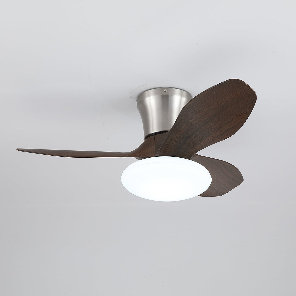 Velora Moderne plafondventilator met verlichting van walnoothout