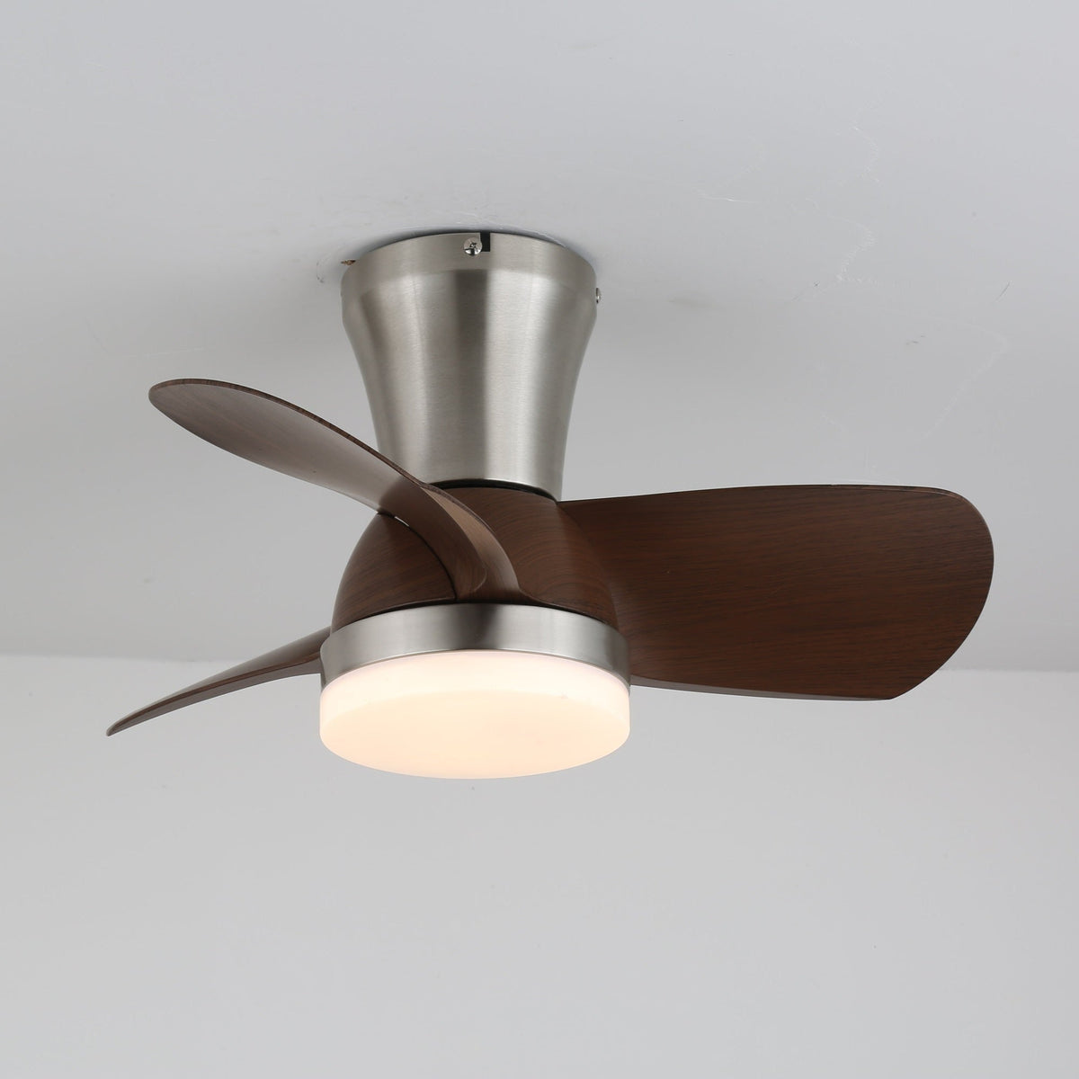 Deynor Moderne plafondventilator met verlichting van walnoothout