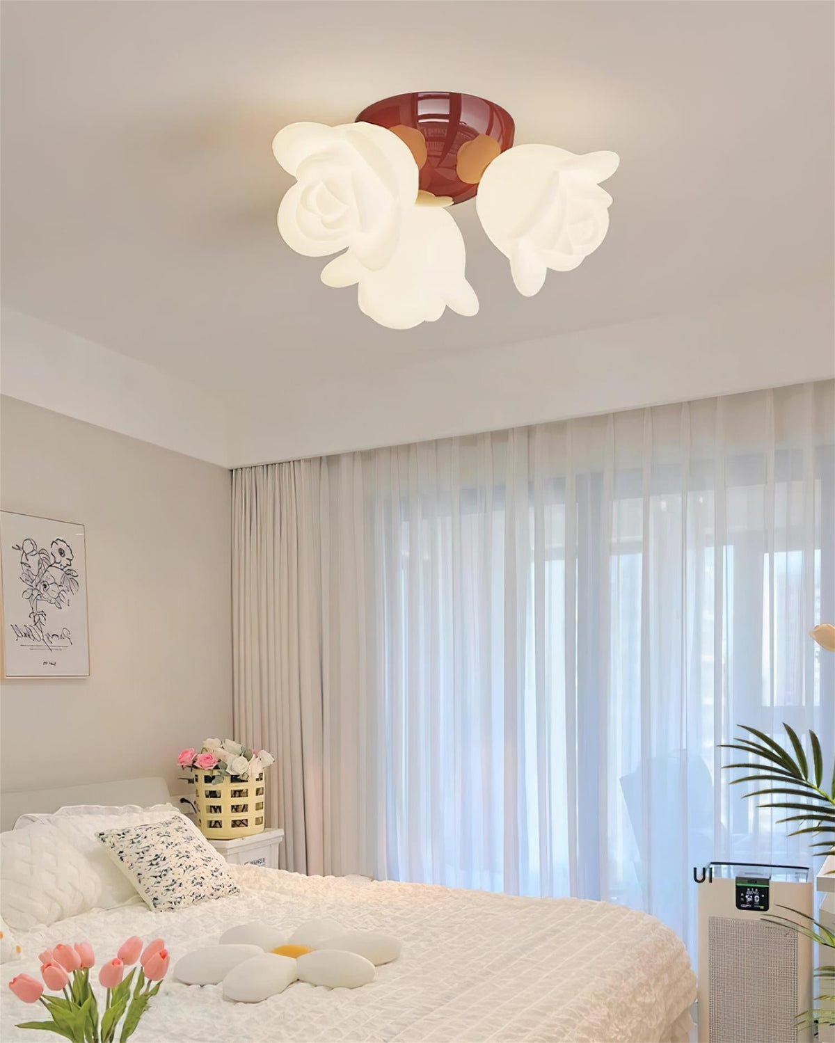 Plafondlamp met metalen plafondkap en PE-roosvormige bloemmotieven als decoratief accent