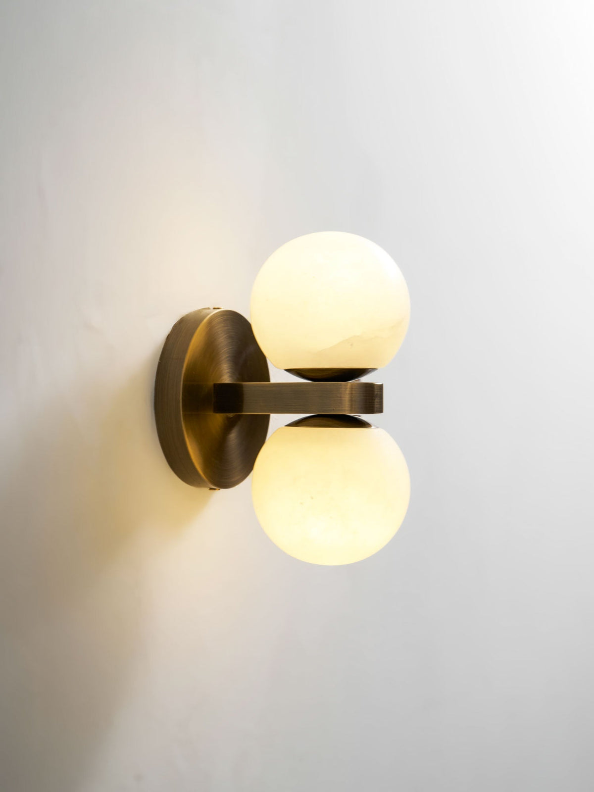 Lumenor albast Celestia Orb wandlamp