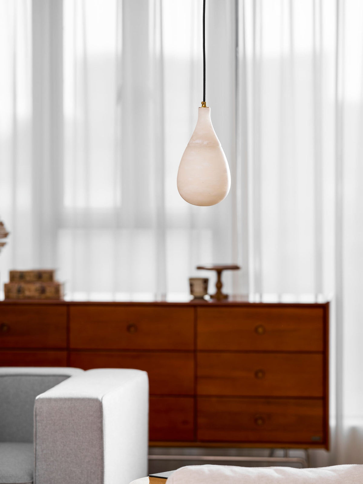 Avenith hanglamp met albasten druppelvormige kap