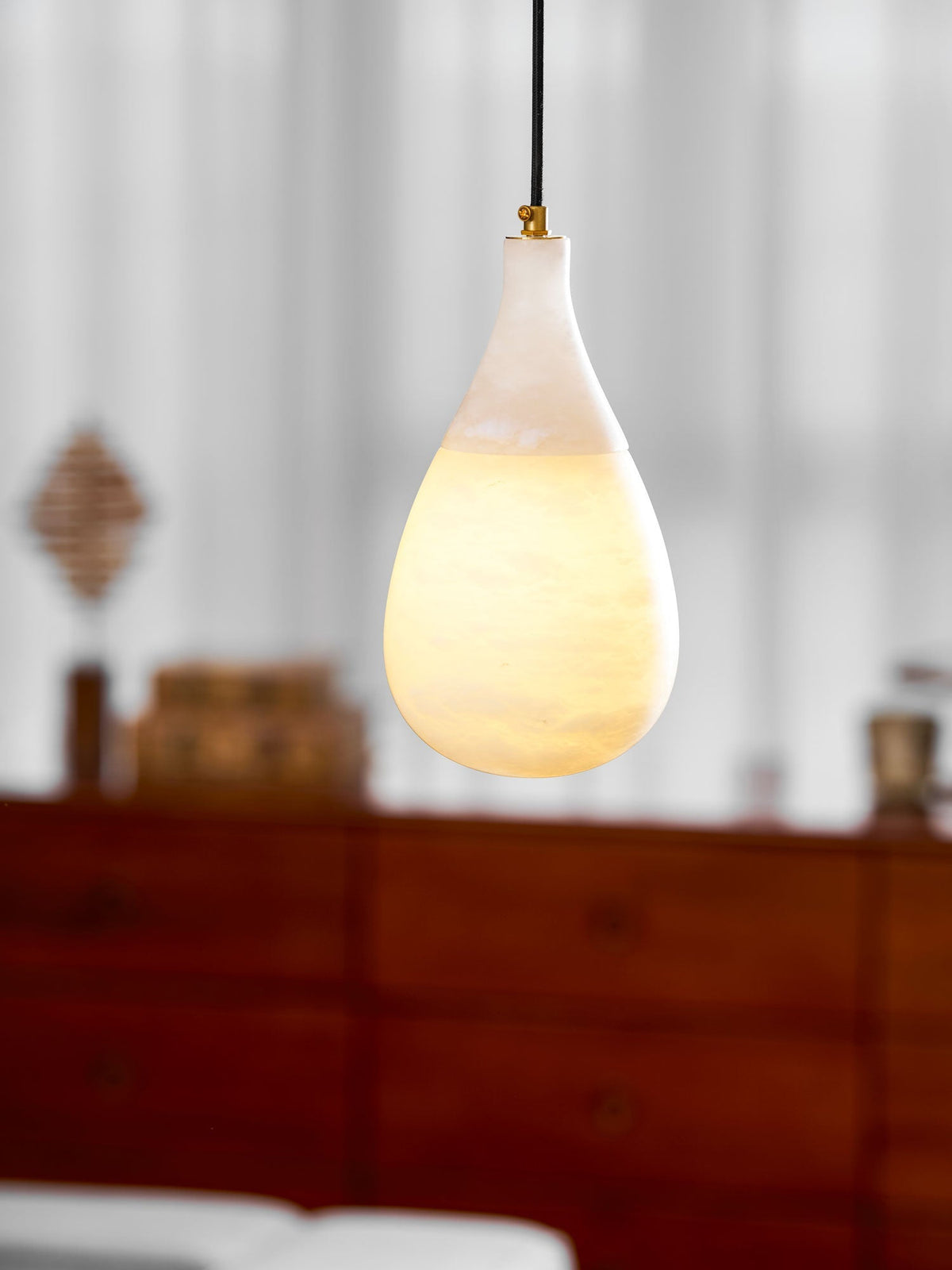 Avenith hanglamp met albasten druppelvormige kap