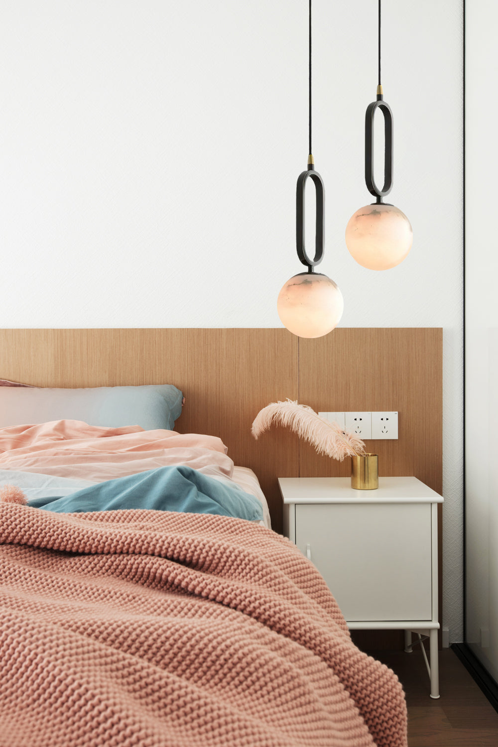 Gloruvyd Minimalistische hanglamp met balvormige kap in albast