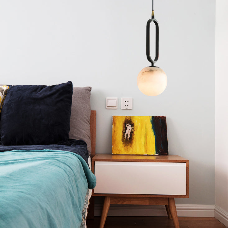 Gloruvyd Minimalistische hanglamp met balvormige kap in albast