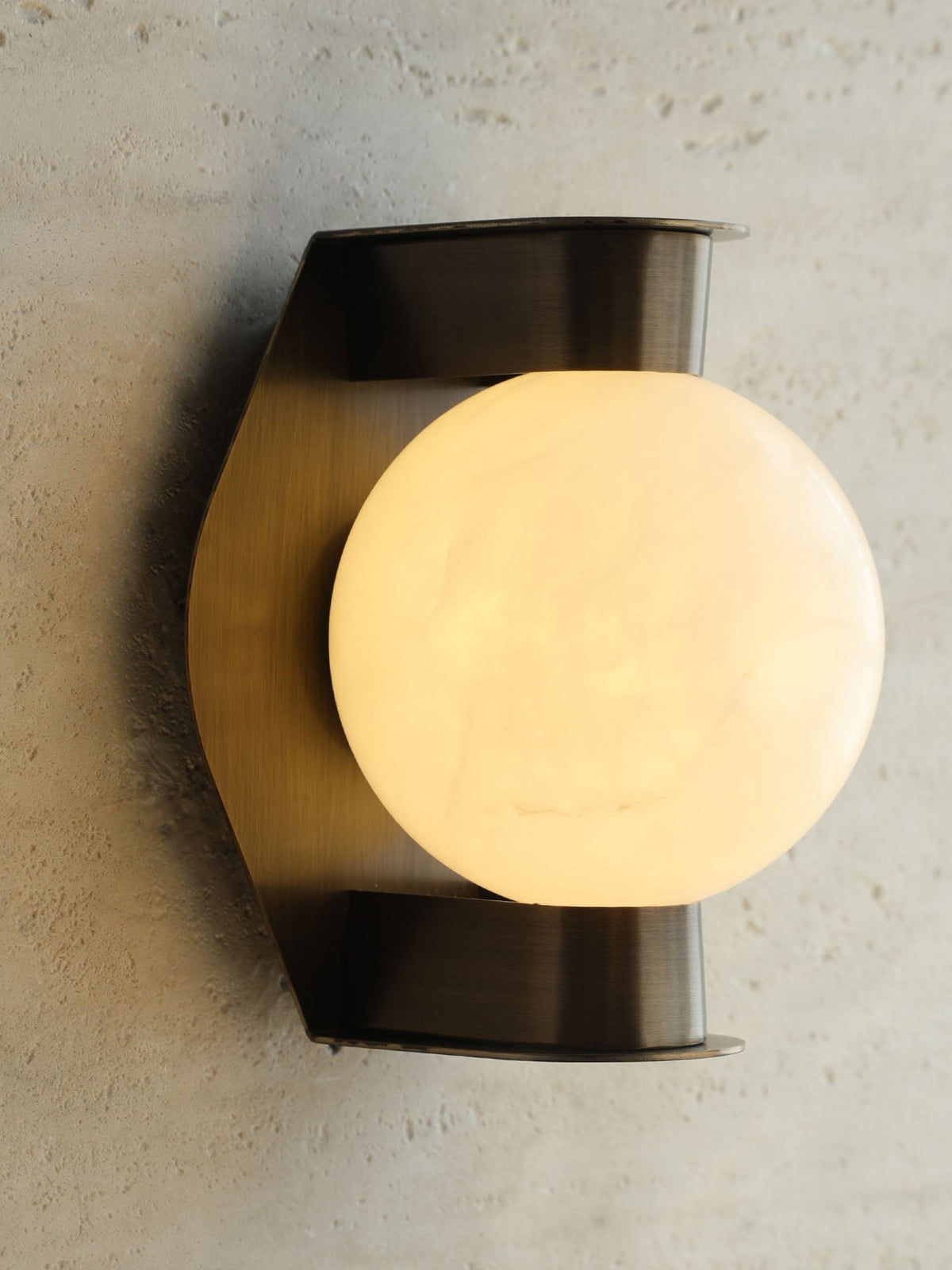 Caldrien Albast bol albasten wandlamp