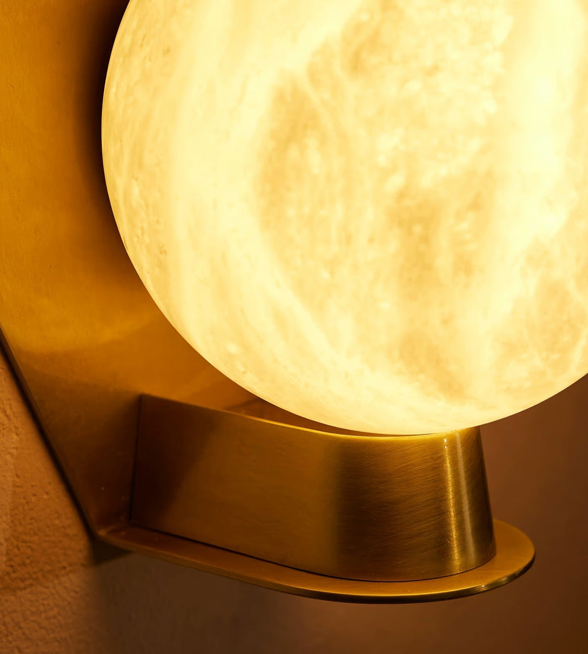 Caldrien Albast bol albasten wandlamp