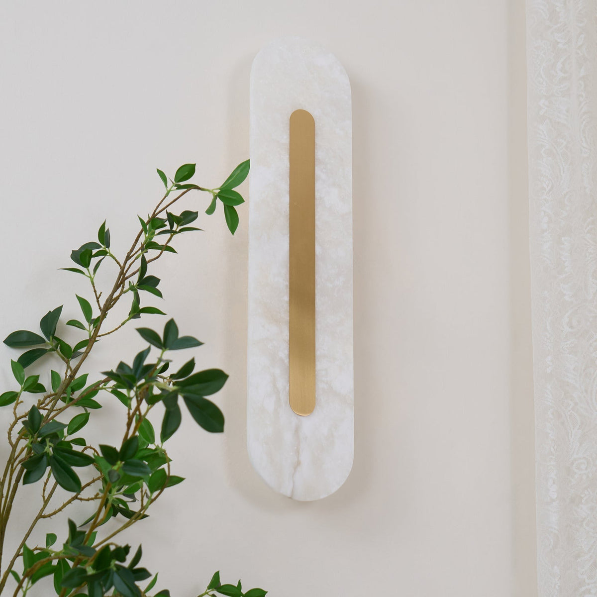 Selvia Minimalistische wandlamp van albast