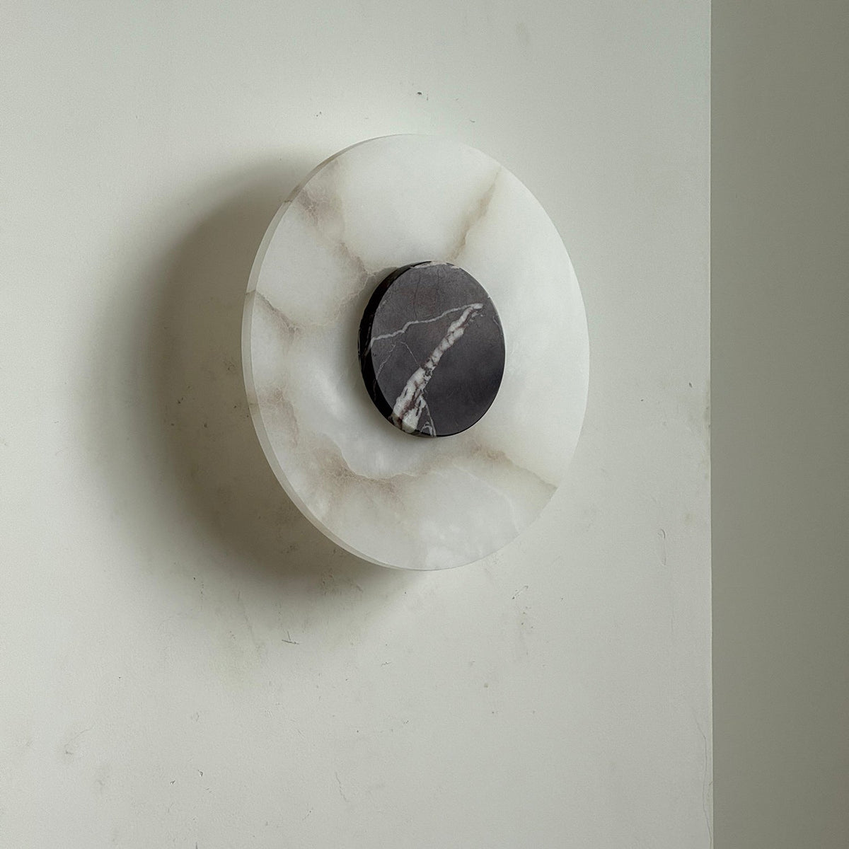 Rauduvyi Moderne wandlamp in albast met minimalistisch design