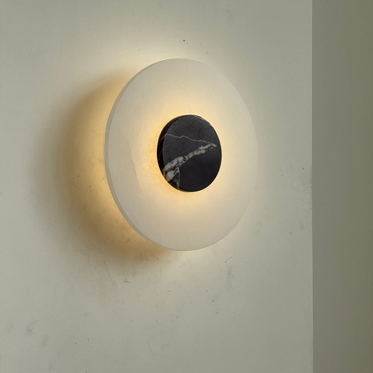 Rauduvyi Moderne wandlamp in albast met minimalistisch design
