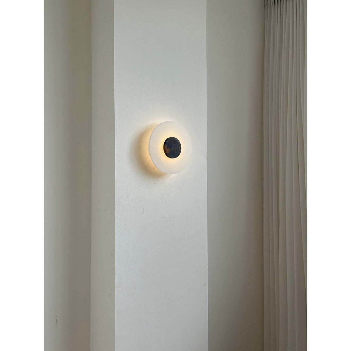 Rauduvyi Moderne wandlamp in albast met minimalistisch design