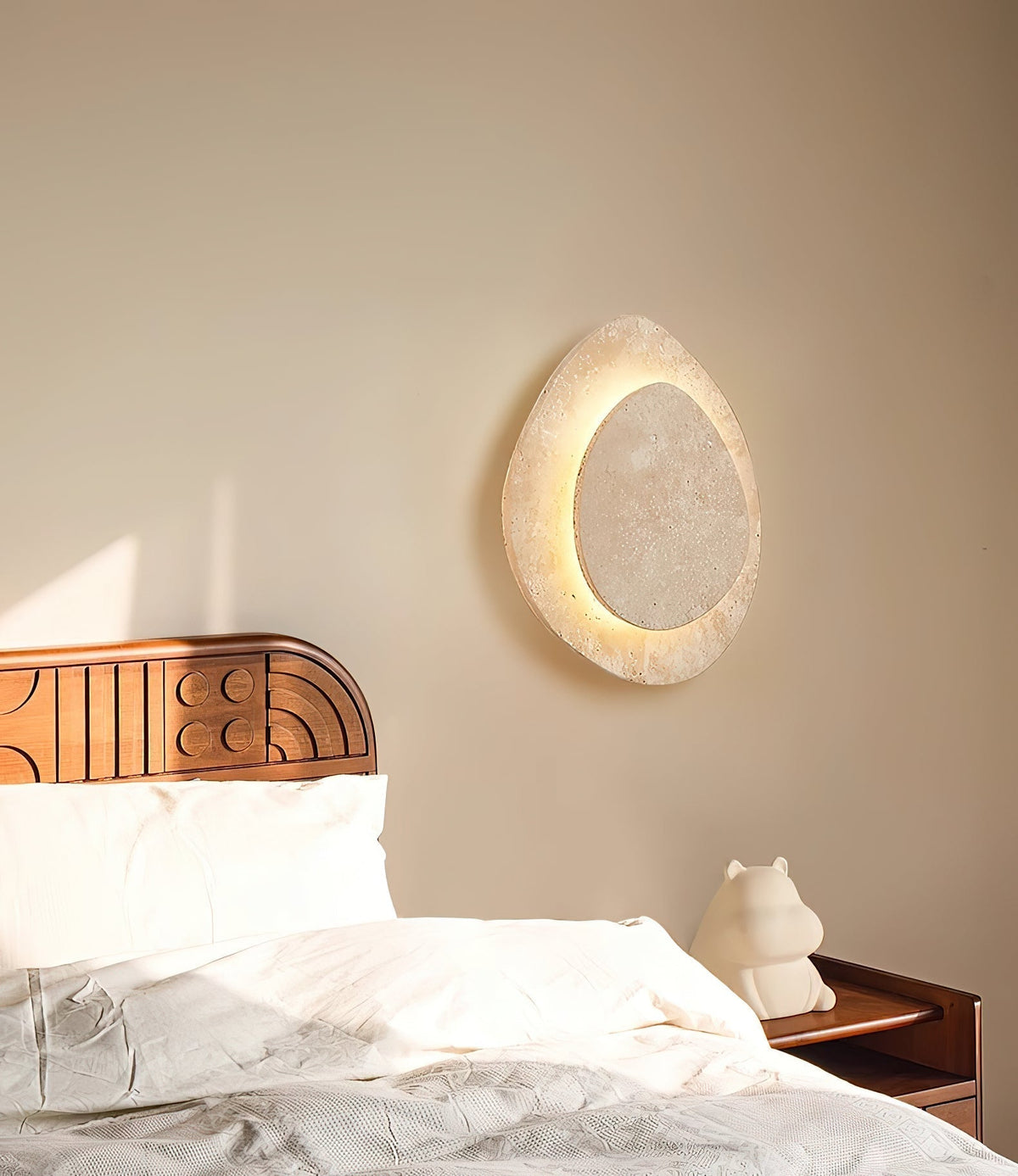 Yrvuvyn individuele creativiteit wandlamp van travertin