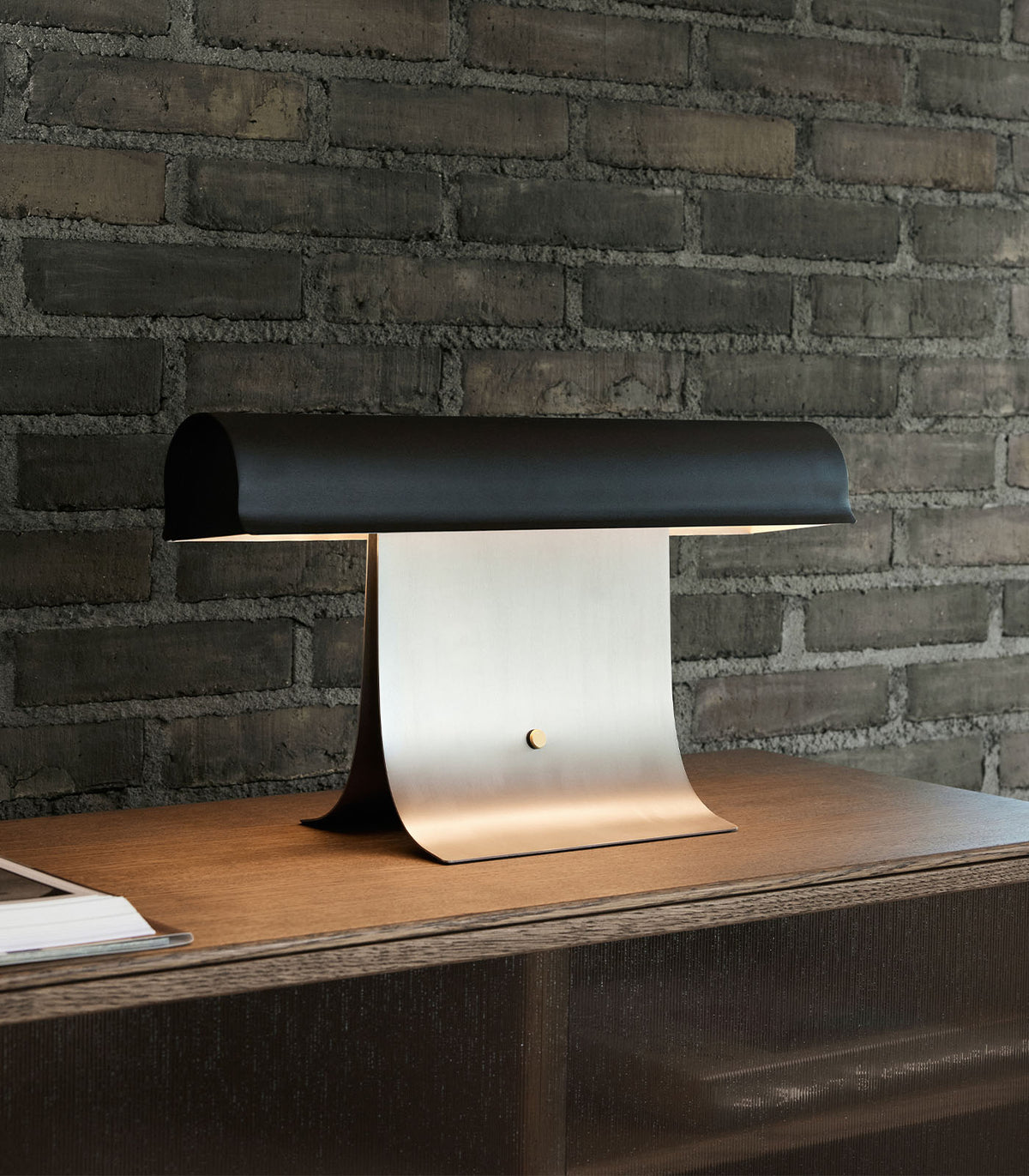 Liorven tafellamp van staal in industriële stijl