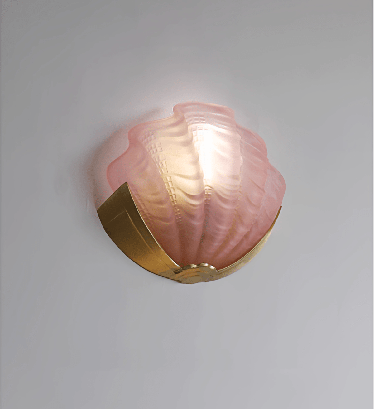 Nico Art Deco wandlamp met scallop-ontwerp in matglas