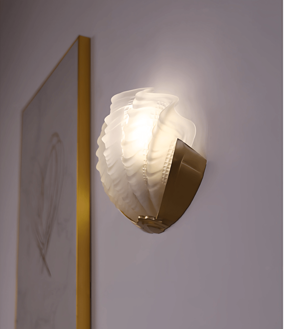 Nico Art Deco wandlamp met scallop-ontwerp in matglas