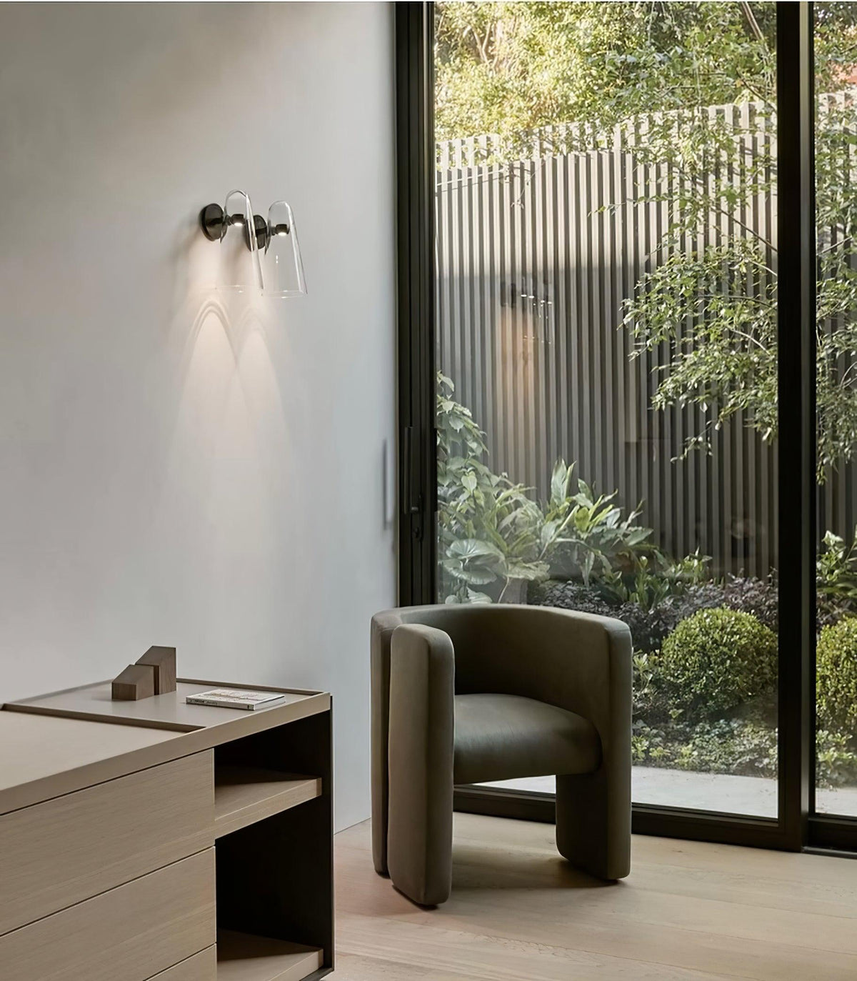 Velivira conische glazen wandlamp