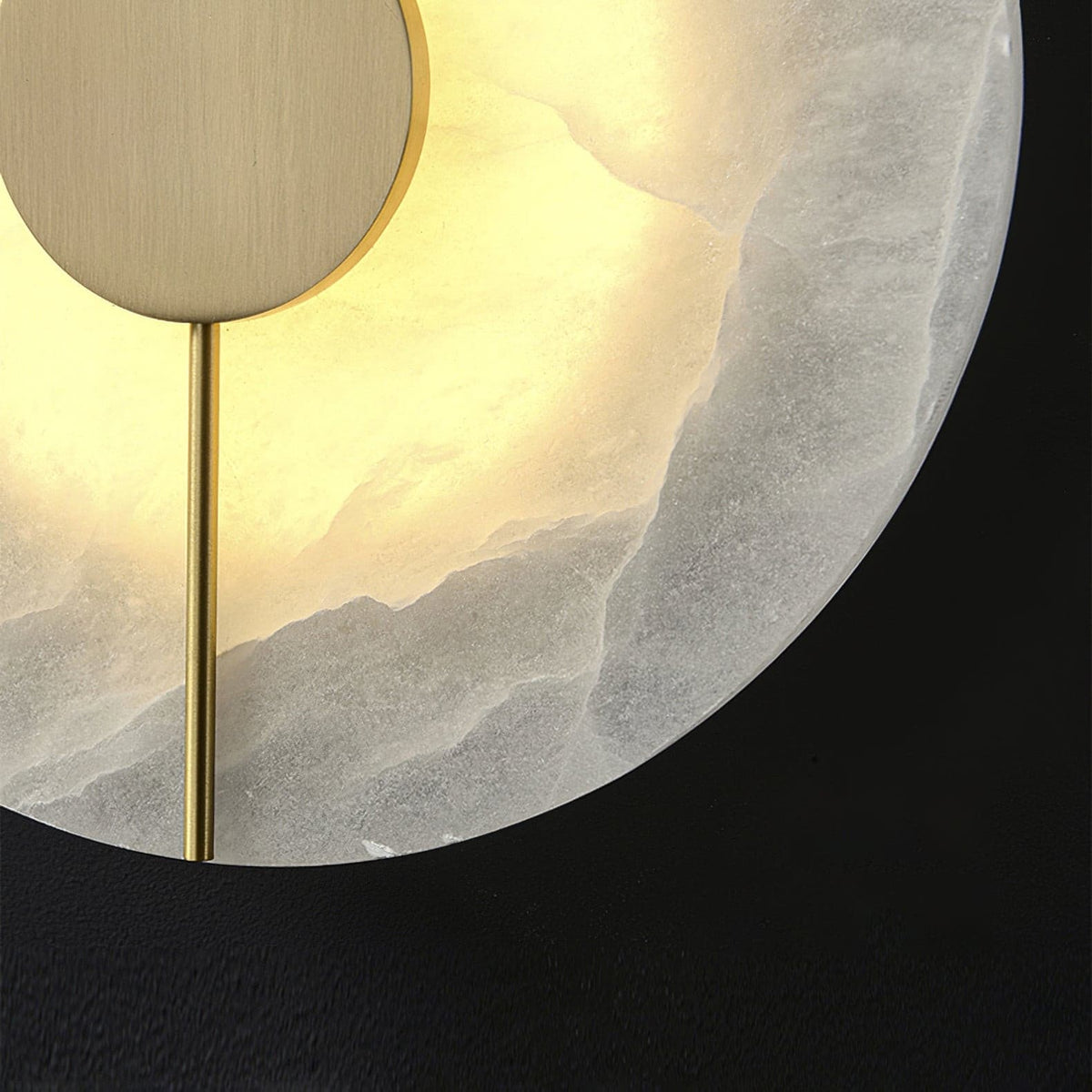 Artistieke wandlamp van dolomiet en koper met retro-uitstraling