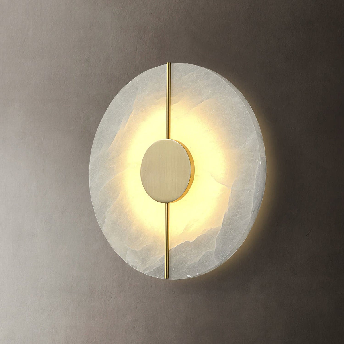 Artistieke wandlamp van dolomiet en koper met retro-uitstraling