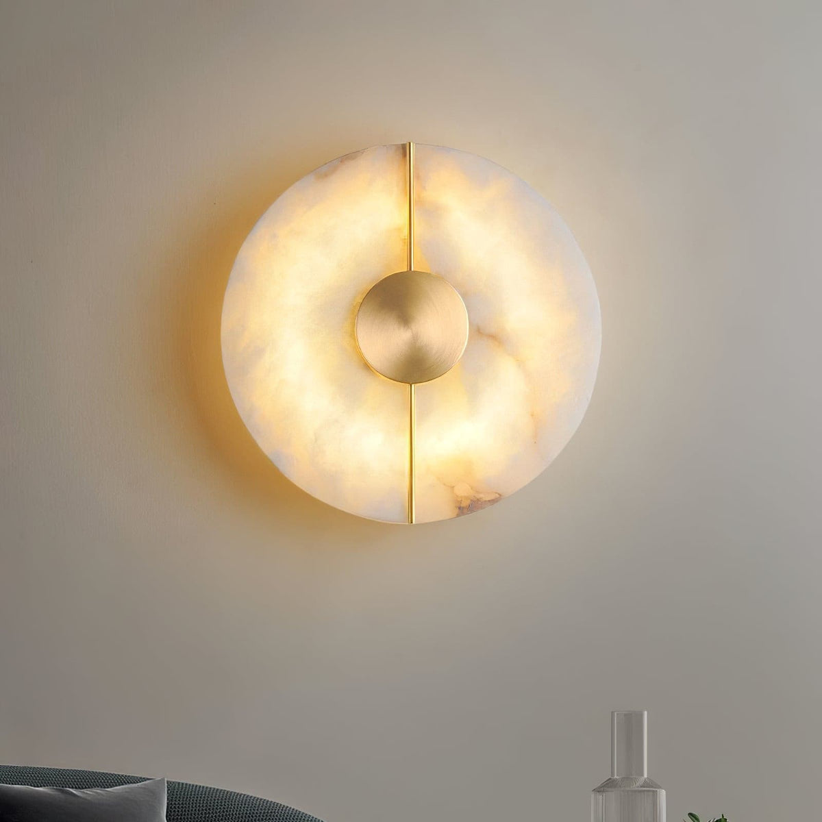 Artistieke wandlamp van dolomiet en koper met retro-uitstraling