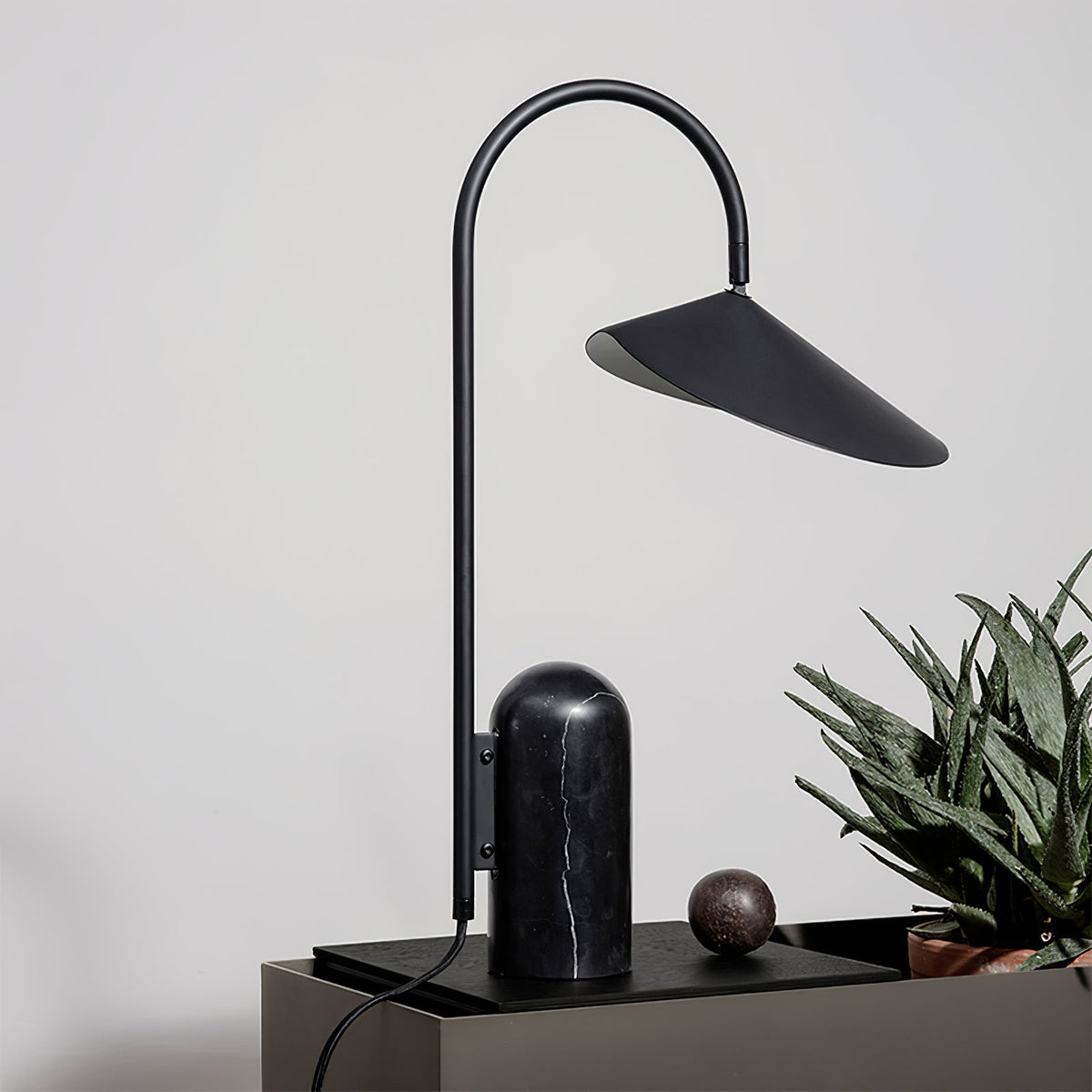 Selva Arc Leaf tafellamp