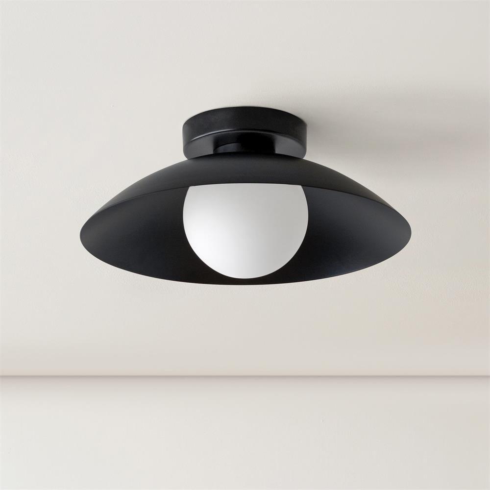 Plafondlamp met metalen plafondkap en glazen kap in diverse kleuren