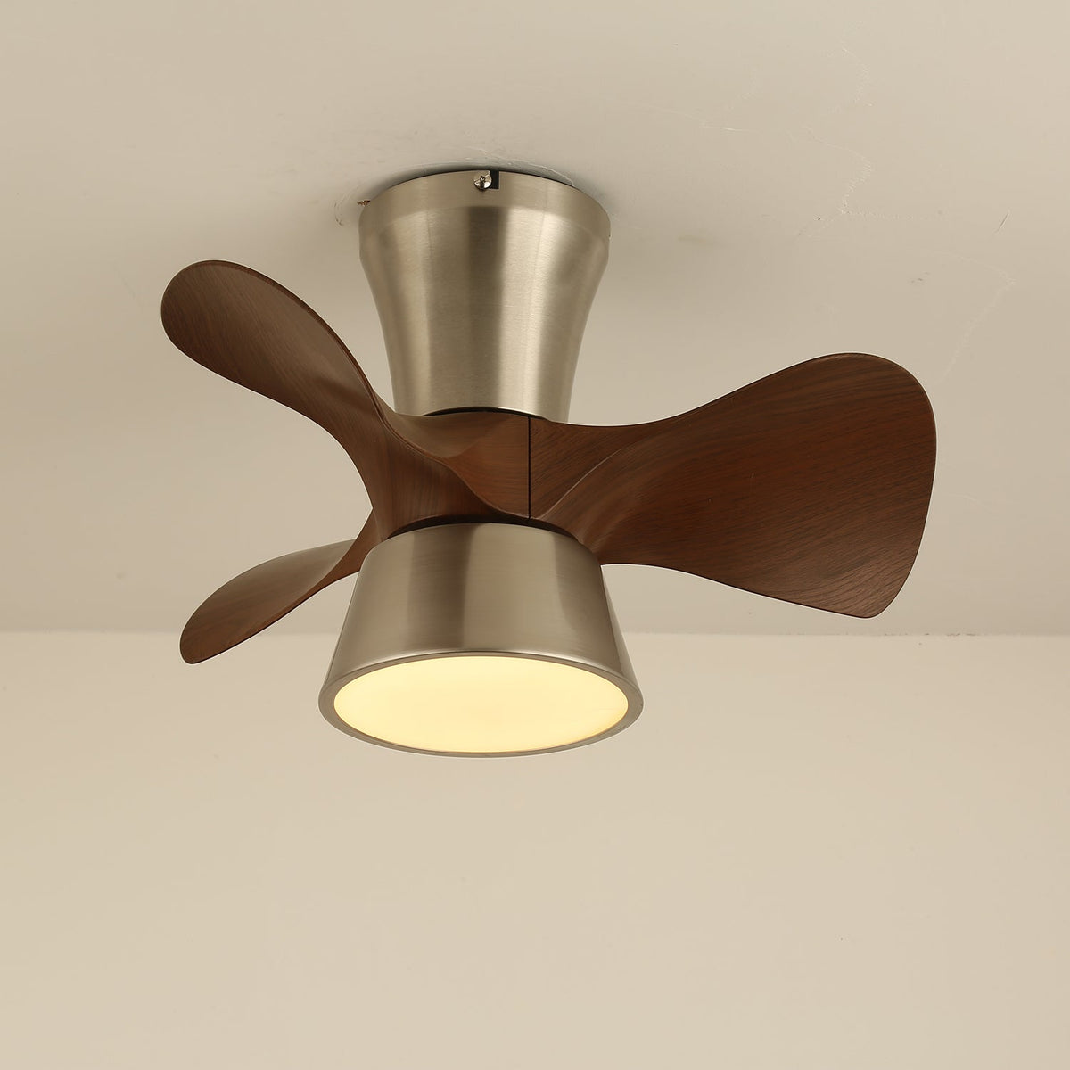 Nera Moderne plafondventilator met verlichting van walnoothout en nikkel