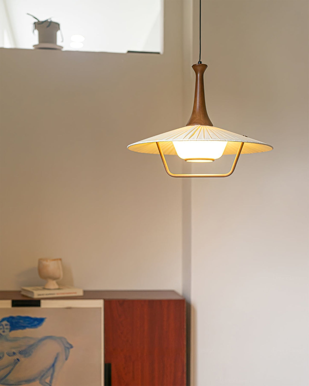 Vionne Mid-Century hanglamp van walnoothout en witte kap