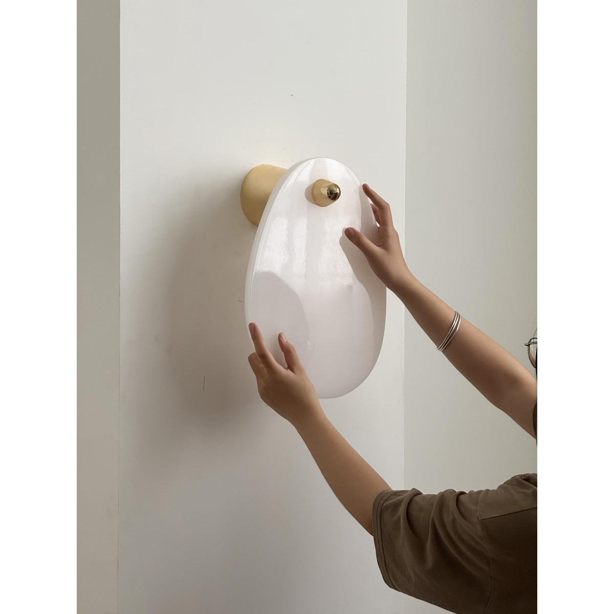 Norduvys moderne wandlamp van marmer met luxe metalen accenten